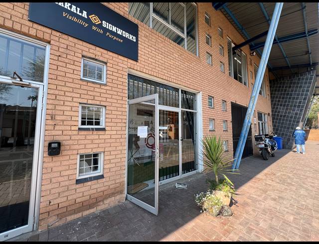 530M² WAREHOUSE TO LET IN STRIJDOMPARK